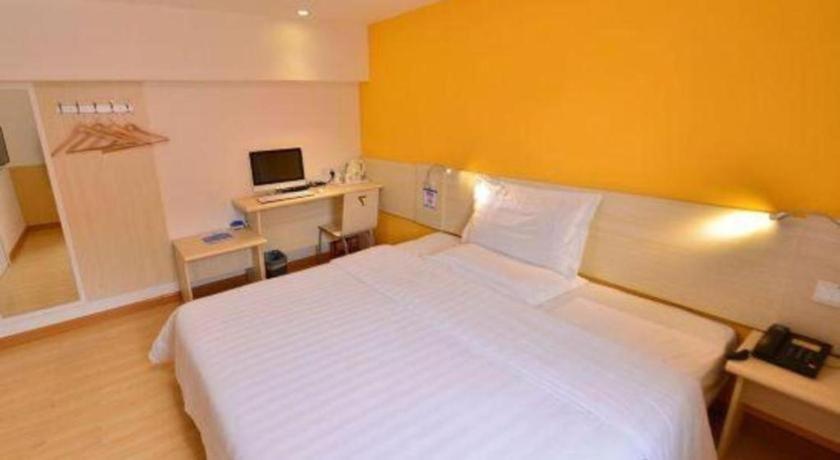 7 Days Inn Luzhou Commercial Pedestrian Street Center Exterior foto